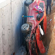 Três criminosos são presos após roubarem mulher e capotarem carro na BR-364; motociclistas ainda foram atropelados