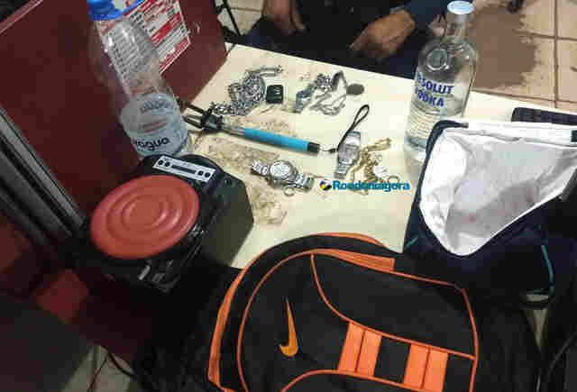 Menor e comparsa são flagrados saindo de residência com produtos furtados