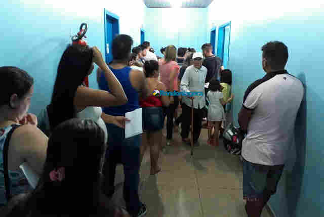 Pacientes lotam postos de saúde em busca da vacina contra a gripe em Porto Velho