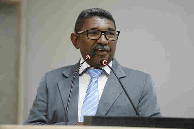 Deputado Só na Bença vota contrário ao projeto que aprova conselho pró-LGBT