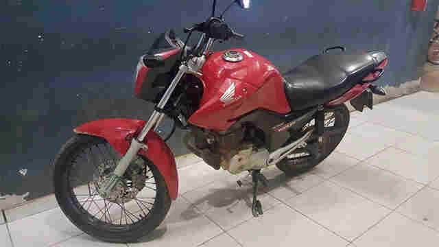 Dois são detidos pela PM suspeitos de terem roubado moto