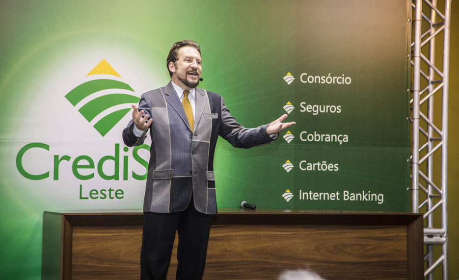 Cooperados ficam satisfeitos com pré-assembleia da CrediSIS Leste