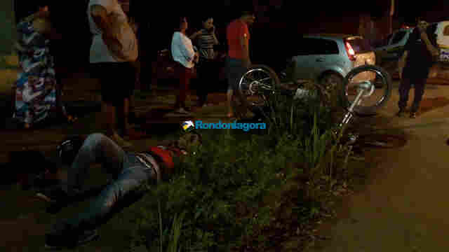 Grave acidente entre carro e moto deixa uma pessoa com fratura na perna