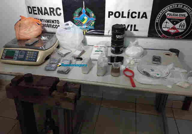Dupla é presa com quase um quilo de droga pelo Denarc