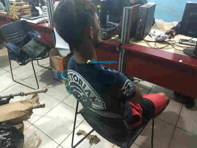 Após queda do telhado durante tentativa de furto, homem pede socorro e acaba preso