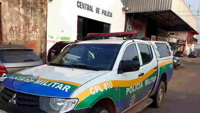 Homem é preso após comunicar falso roubo de veículo; carro estava com amiga embriagada