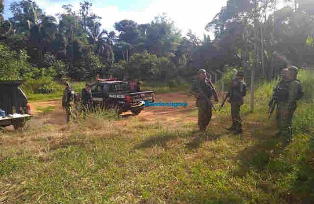 PM usa cães farejadores na caça aos criminosos que roubaram veículo de residência em Porto Velho