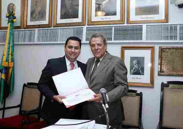 Breno de Paula é efetivado como membro do Instituto dos Advogados Brasileiros