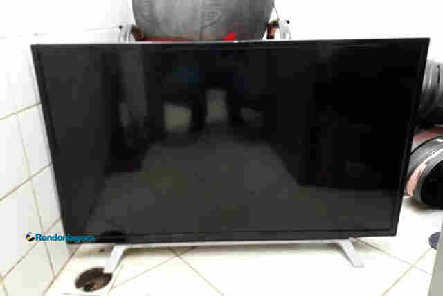 Homem compra TV em boca de fumo e é preso; esposa deu R$ 500 para comprar aparelho no OLX