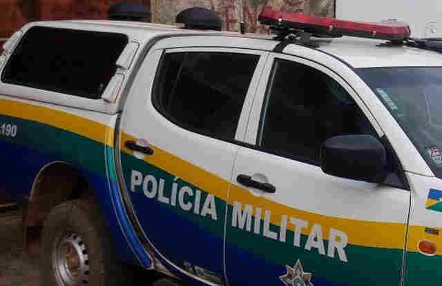 Homem tenta matar cunhado a golpes de enxada durante briga com a esposa
