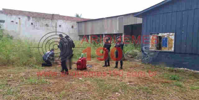 Homem é encontrado nu e desacordado em terreno abandonado