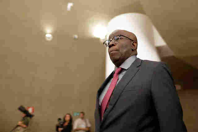 Ex-ministro Joaquim Barbosa anuncia que não será candidato