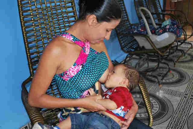 Mães de leite contam experiência de doar amor e vida através do leite materno