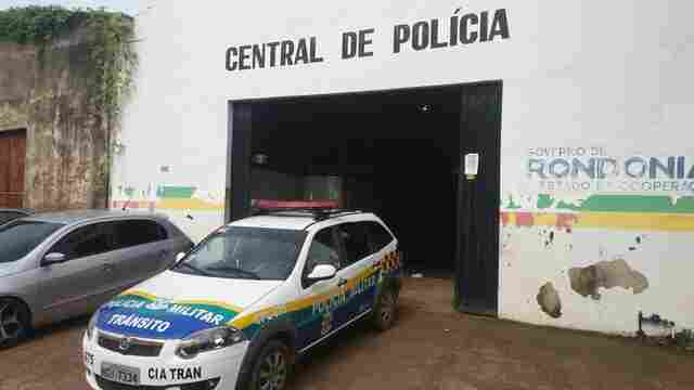 Adolescente é detido após agredir estudante