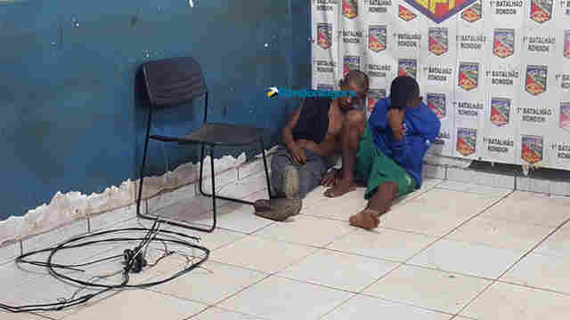 Polícia prende dois furtando fios de iluminação pública na capital