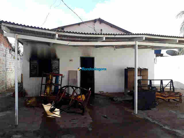 Celular pode ter causado incêndio em casa nesta sexta-feira