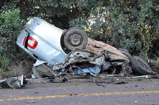 Duas pessoas morrem em colisão frontal entre carro e carreta na BR-435