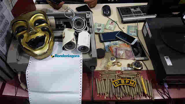 Polícia estoura boca de fumo e prende dupla na Zona Leste