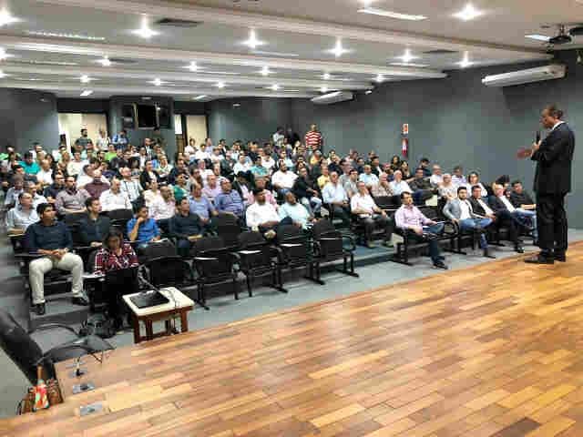 Hildon Chaves destaca redução de gastos públicos e combate à corrupção em evento no Acre