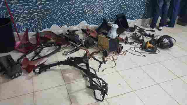 Polícia prende homem armado em boca de fumo e descobre desmanche de motos roubadas