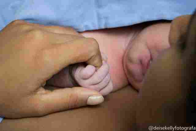No Dia das Mães, fotógrafa conta experiência de registrar partos humanizados na maternidade municipal