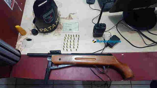 Foragido é preso com rádio HT na frequência da PM e escopeta na Zona Sul