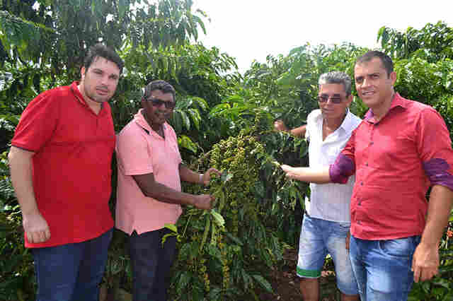 Só na Bença visita plantações de café clonal e é elogiado pelos produtores rurais