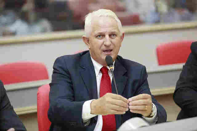 Airton Gurgacz requer voto de louvor para comunidade de pescadores