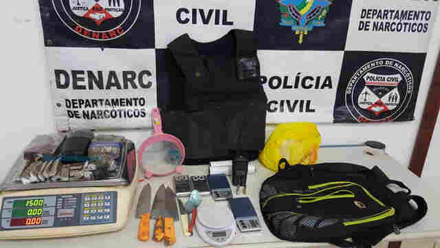 Suspeito foge armado e deixa quase dois quilos de droga em boca de fumo