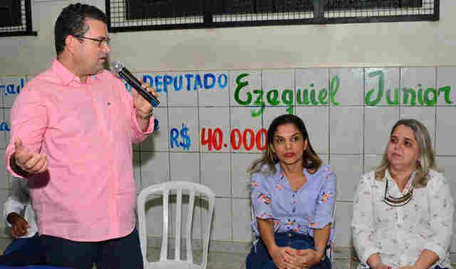 Deputado Ezequiel Junior entrega emenda para Escola Santa Marcelinas em Alto Paraíso
