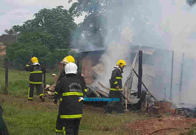 Usuário de drogas incendeia a própria casa e vai dormir em outra