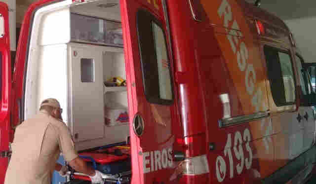 Motociclista reage a assalto e é baleado na perna pelos criminosos