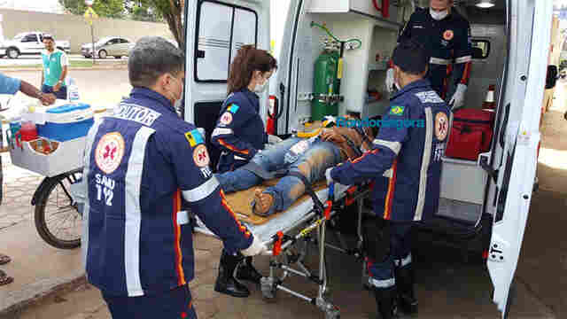 Dupla em moto tenta matar jovem a tiros na Zona Leste