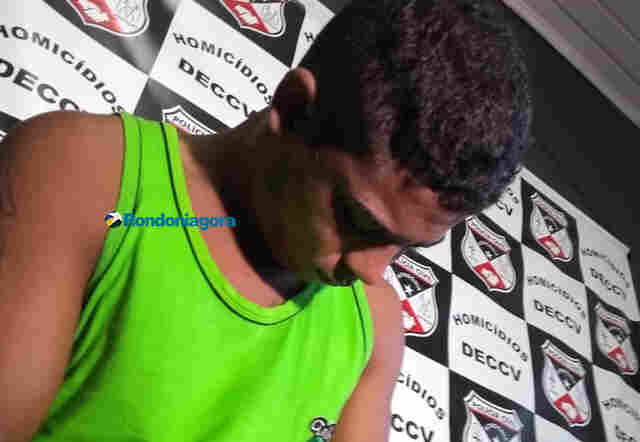 Vídeo: Criminoso confessa ter matado homossexual a facadas e diz que vítima queria fazer sexo