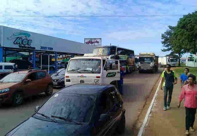 Protestos contra alta de combustíveis continuam; Trevo do Roque em Porto Velho volta a ser fechado