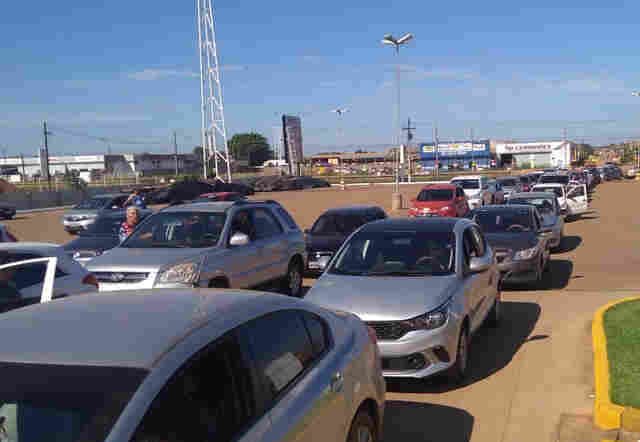 Fechamento de bases de distribuição de combustível continua e começa a faltar gasolina e diesel na Capital; fotos
