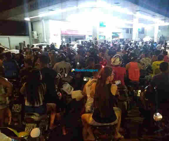 Vídeos: Postos ficaram completamente lotados na noite desta quinta-feira em Porto Velho e combustível chegou ao fim