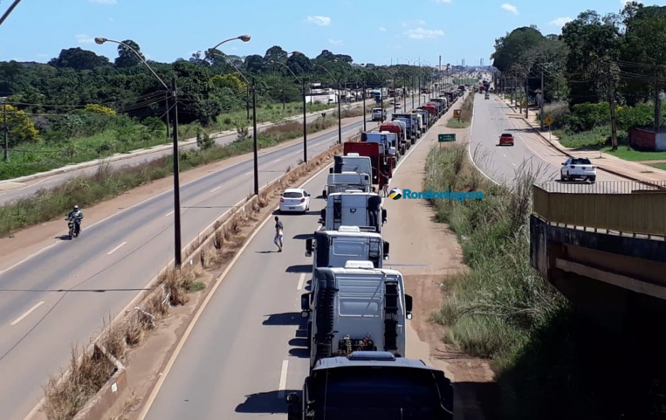 Comboio de caminhoneiros chega a Porto Velho