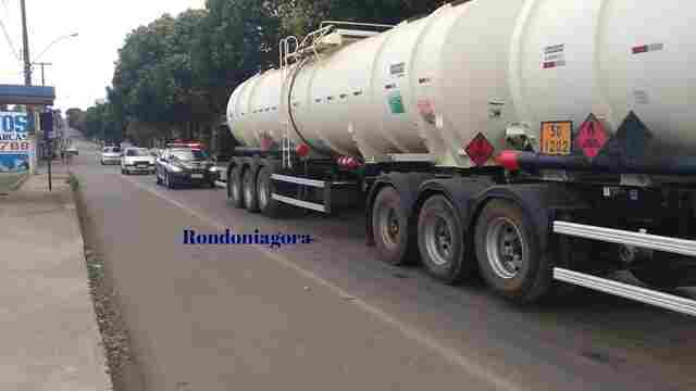 Vídeo: PRF escolta mais caminhões com combustível para usinas em Rondônia