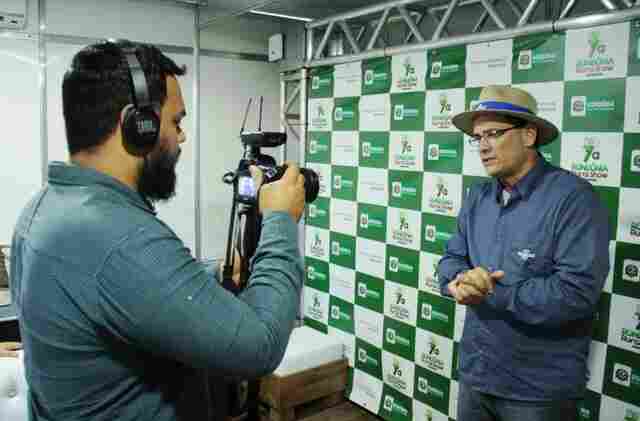 Governador diz que serviços essenciais estão mantidos e culpa Governo federal pela crise dos combustíveis