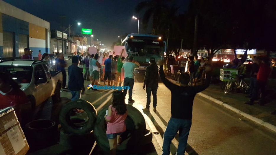 VÃ­deo: Grupo faz manifestaÃ§Ã£o no Trevo do Roque em Porto Velho; trÃ¢nsito estÃ¡ lento