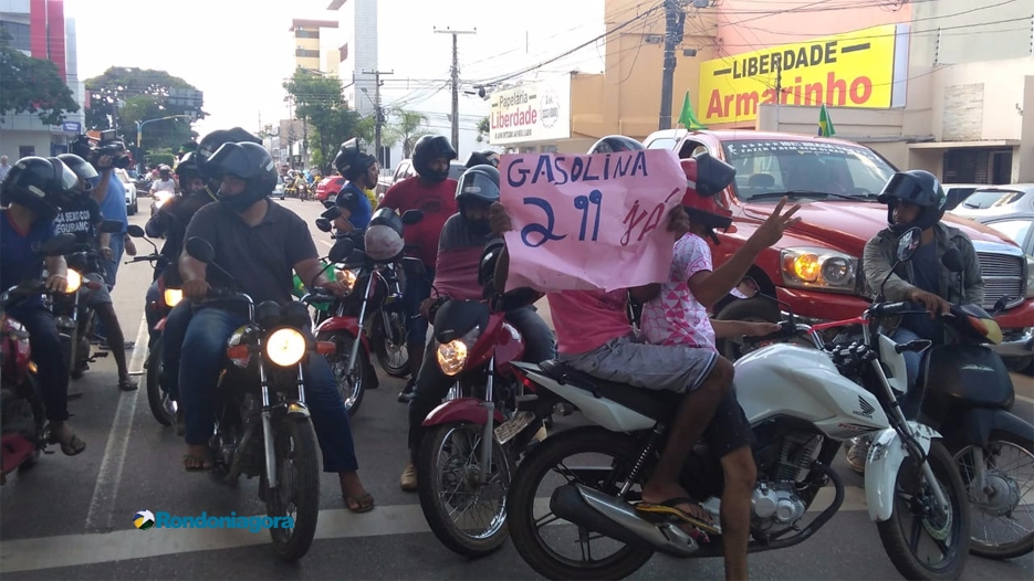 VÃdeo: Motociclistas apoiam caminhoneiros durante carreata em Porto Velho