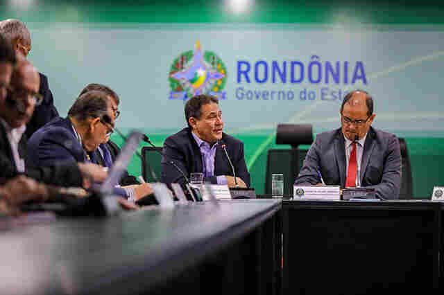 Maurão de Carvalho participa de reunião para discutir crise com paralisação de caminhoneiros