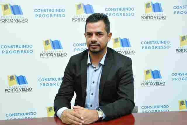 Secretário da Educação pede exoneração