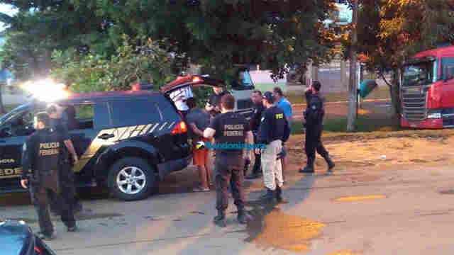Vídeo: Líderes do movimento de caminhoneiros são presos em Candeias do Jamari durante operação