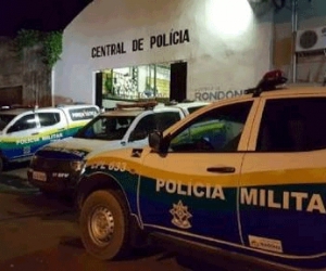Valentão espanca a mulher, briga com policiais e acaba preso com a mãe e irmã