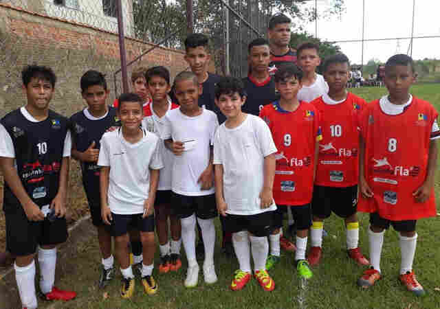 40 alunos das escolinhas da Semes participam da fase final da peneira do Flamengo