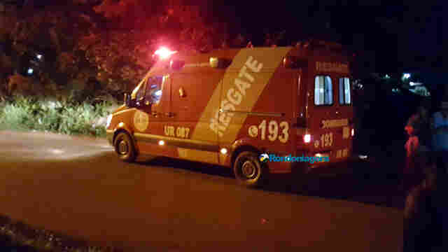 Homem é baleado no rosto em frente ao filho e amigo; criminoso foge