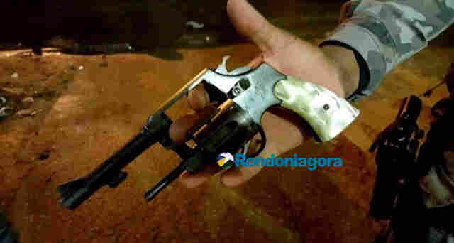 Policial militar de folga detém jovem com revólver em festa