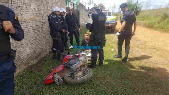 Apenado é preso durante acidente após roubar residência